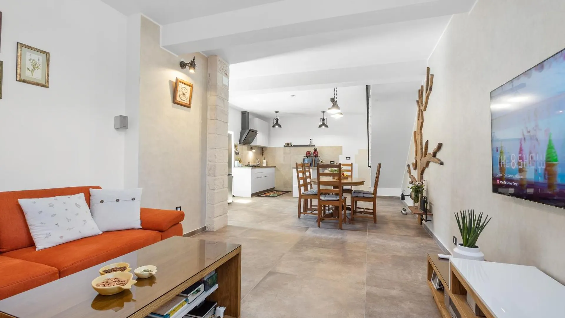 Indigenous House Komez Stokovci 0*,