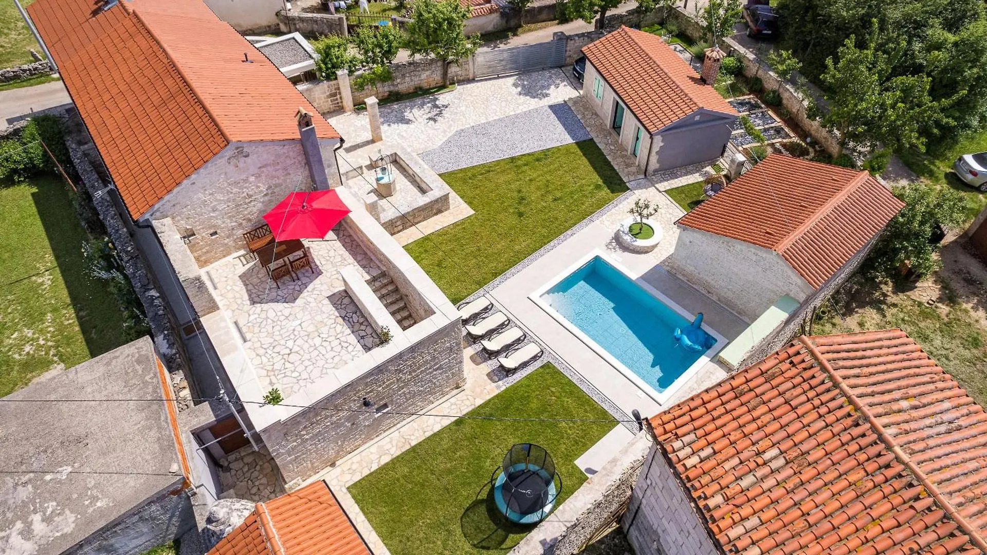 Indigenous House Komez Stokovci 0*,