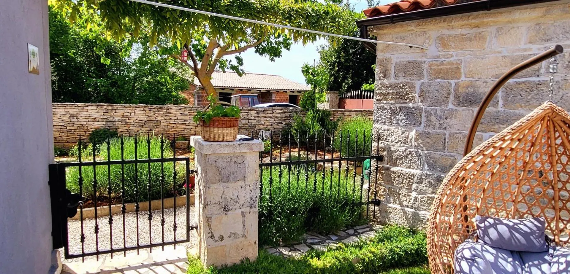 Indigenous House Komez Stokovci